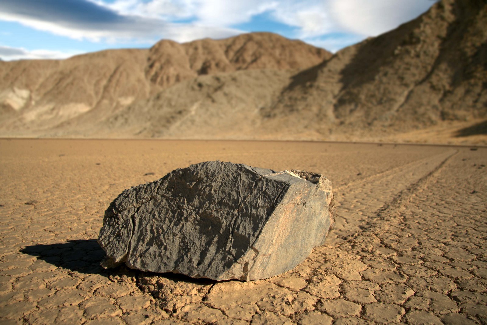 El misterio de las rocas andantes en el valle de la muerte