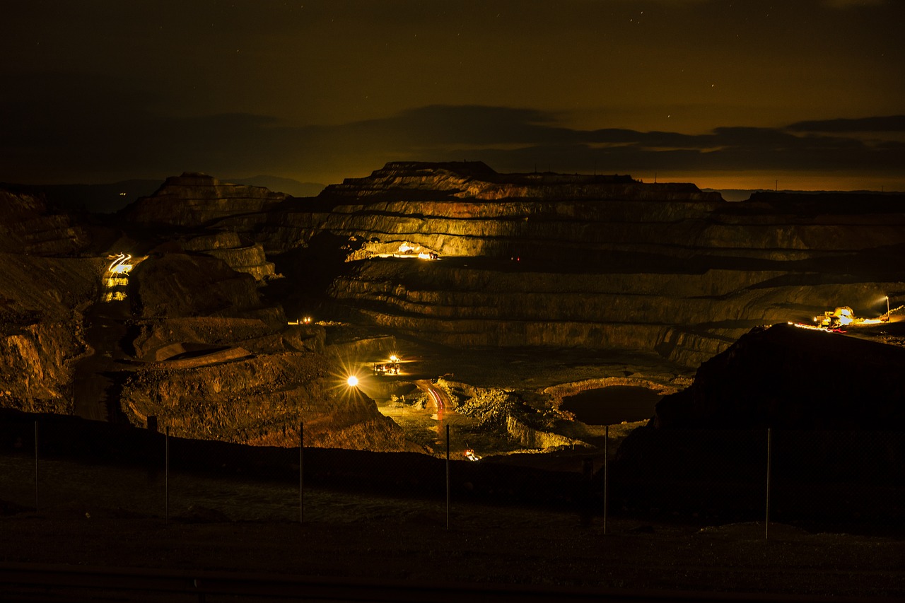 Aplicación de modelo financiero en la comparación de depósitos minerales